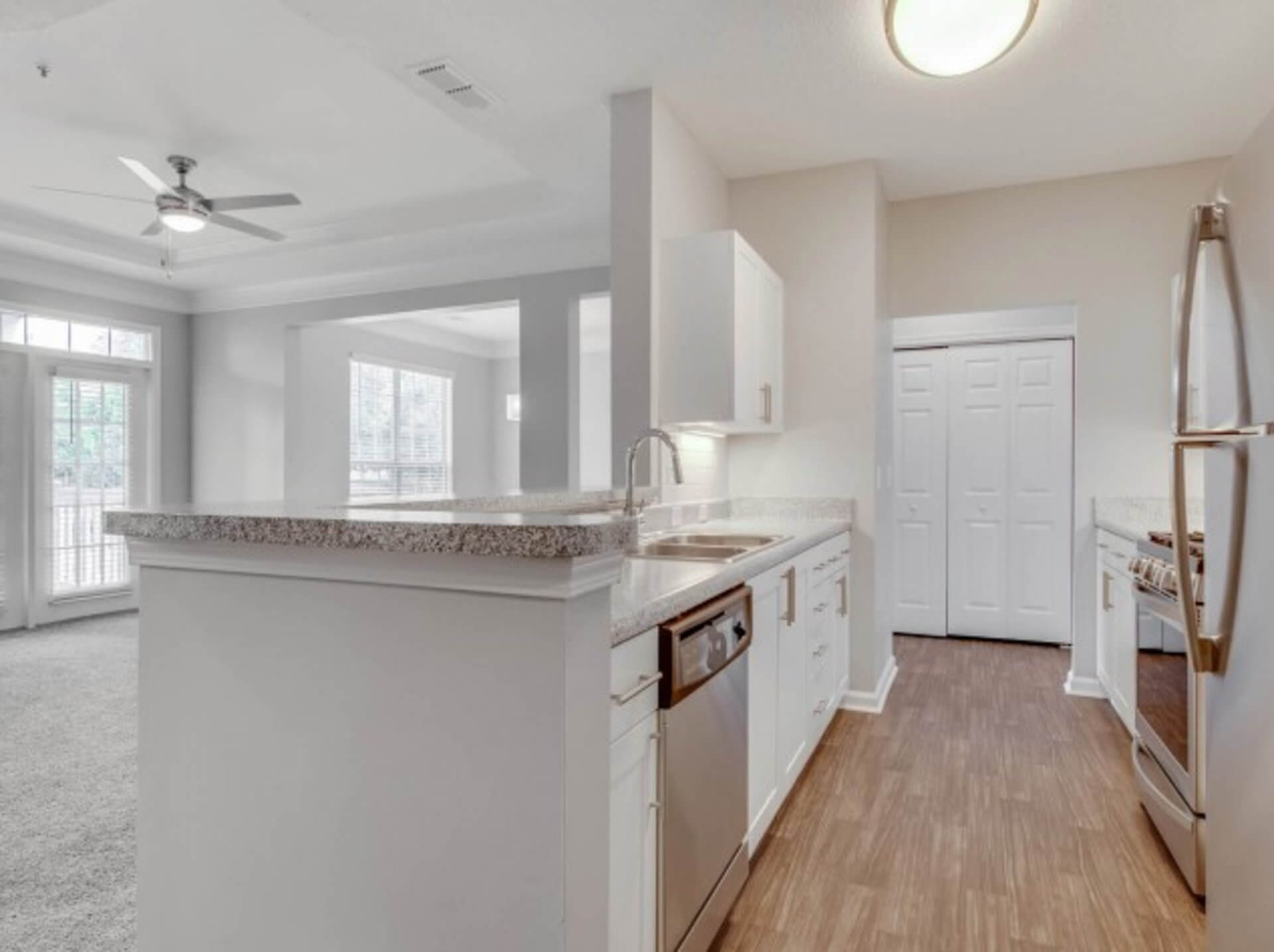 kitchen at sandy springs apartments the retreat at river park